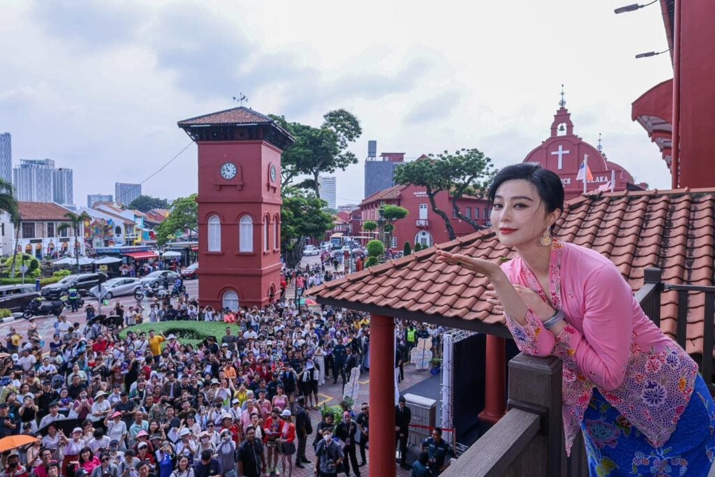 范冰冰在马六甲活动中面对大批公众